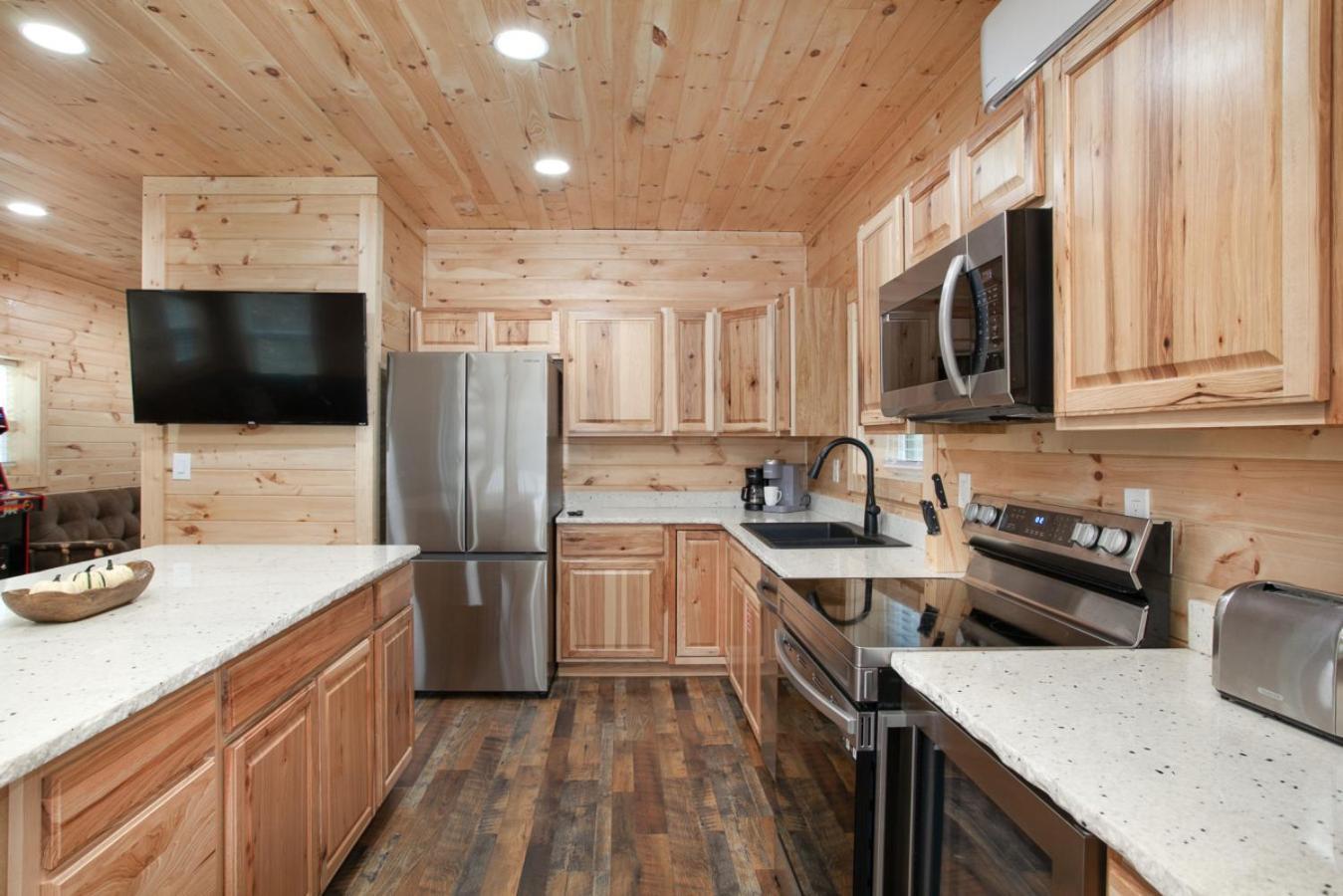Whiskey Barrel W Hot Tub Arcade Game Fire Pit Villa Sevierville Exterior photo