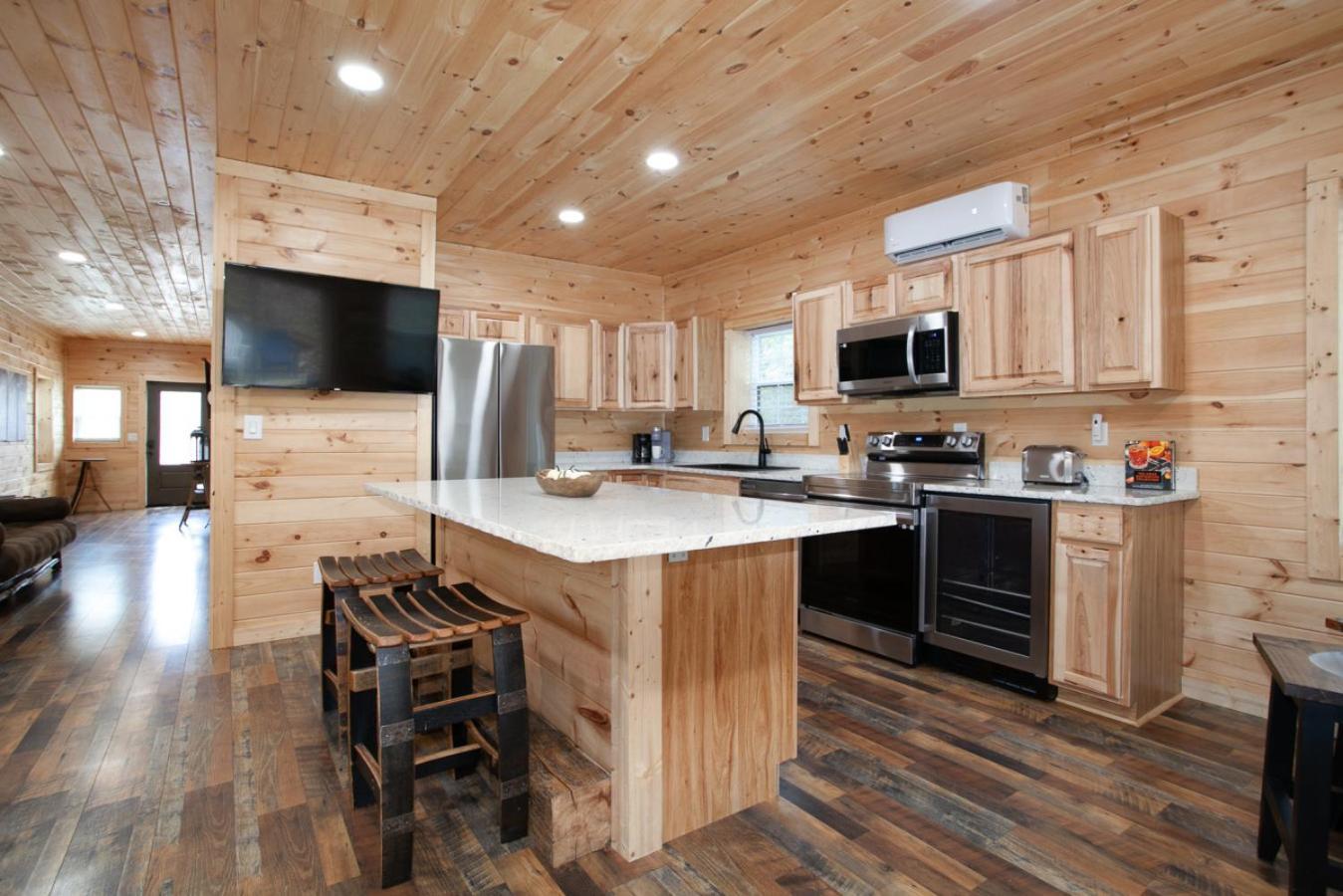 Whiskey Barrel W Hot Tub Arcade Game Fire Pit Villa Sevierville Exterior photo
